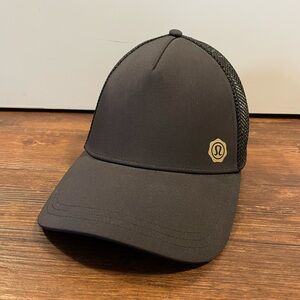 2014 Lululemon Seawheeze half marathon finishers hat, size M/L